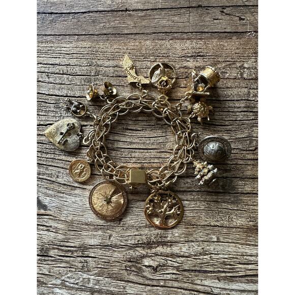 Vintage Monet Charm Bracelet Double Link Gold plated 12 Charms 7.5” - Picture 3 of 16